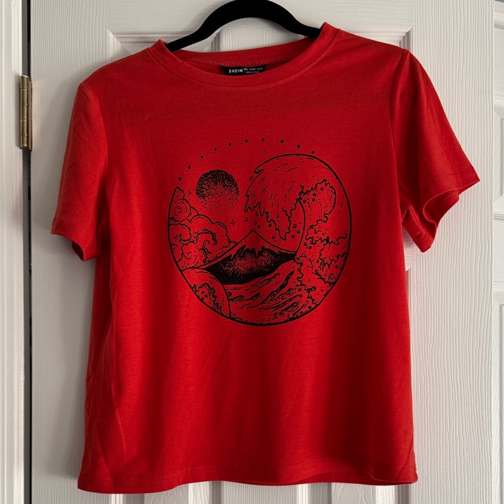 SHEIN Red Artistic Graphic Tee
